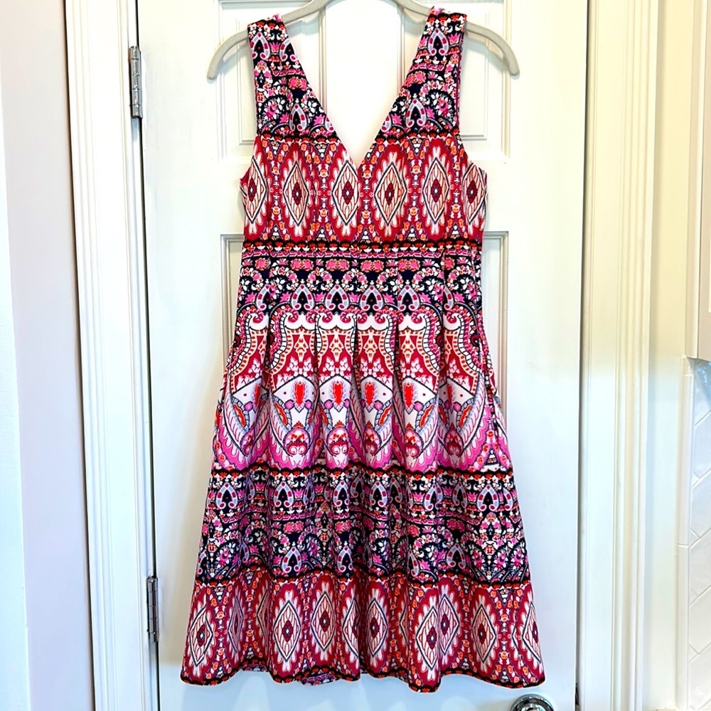 Vince Camuto Multi Color Print Dress with Flare Bottom in Scuba Knit Fabric sz.4